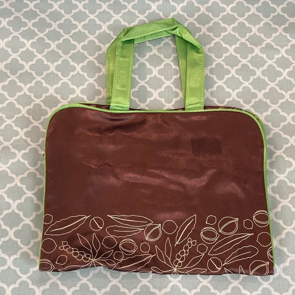 NEW Macadamia Professional Travel Bag
